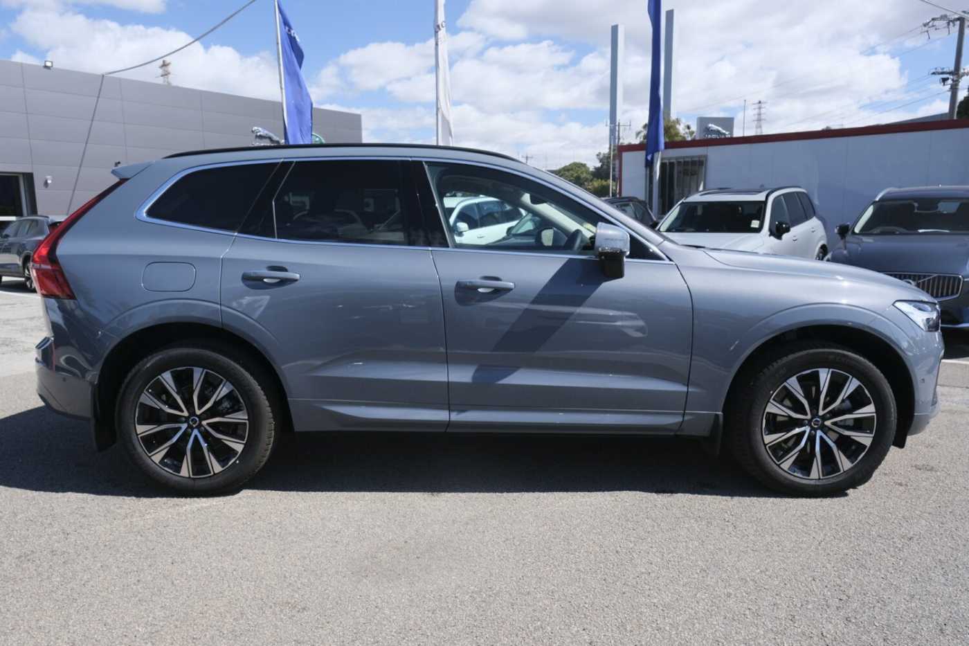 Volvo  XC60 Plus, B5 Mild Hybrid, Petrol