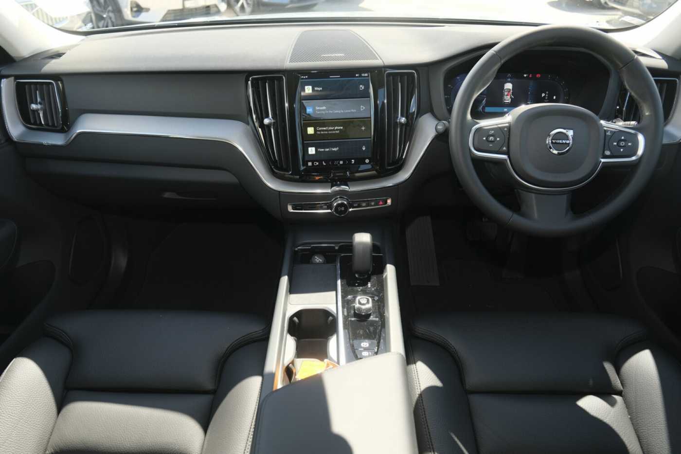 Volvo  XC60 Plus, B5 Mild Hybrid, Petrol